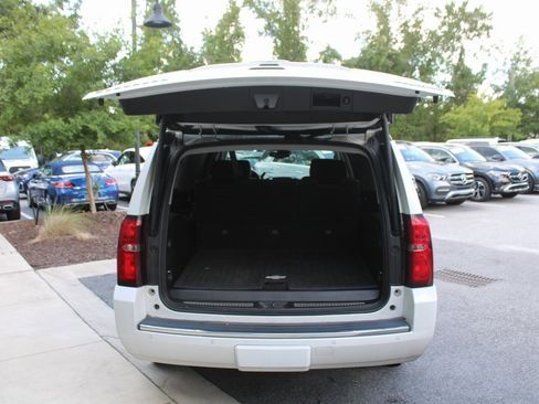 Used 2019 Chevrolet Suburban Premier w/ Premier Plus Edition image 5