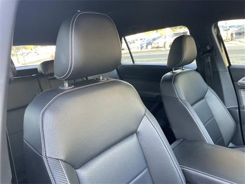 Used 2023 Volkswagen Atlas Cross Sport SE image 27