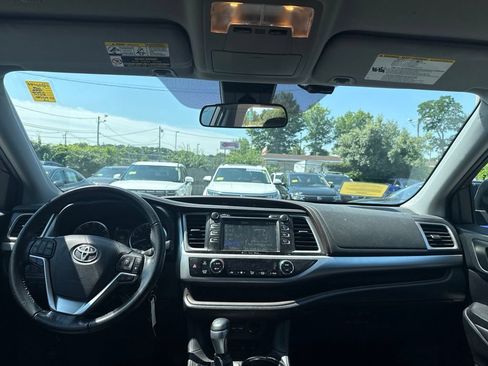 Used 2019 Toyota Highlander Plus AWD/4WD image 15