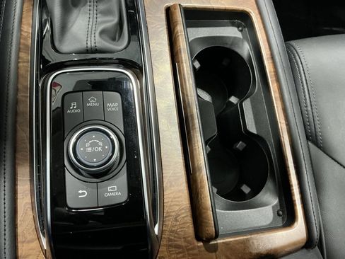 Used 2024 Nissan Armada SL w/ Captain's Chairs Package image 12