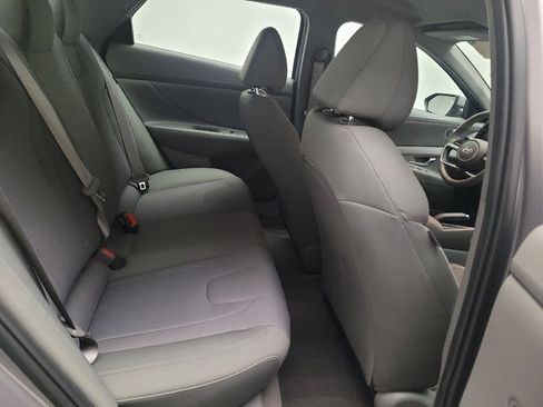 Used 2024 Hyundai Elantra SE FWD image 19