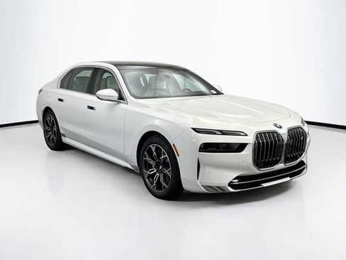 Used 2026 BMW i7 eDrive50 RWD image 3