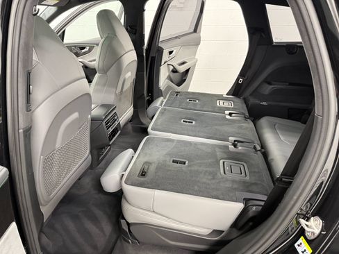 Used 2023 Audi SQ7 Prestige w/ Sport Package AWD/4WD image 24