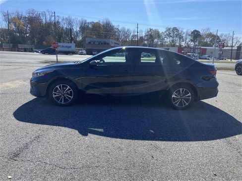 Used 2023 Kia Forte LXS w/ LXS Technology Package image 6