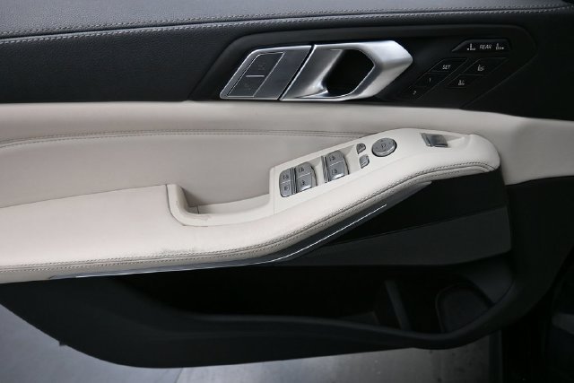 Used 2021 BMW X7 xDrive40i w/ M Sport Package AWD/4WD image 13
