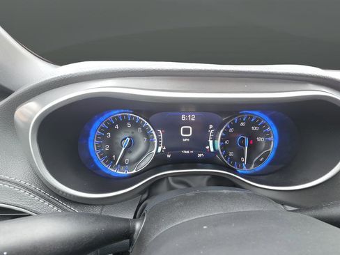Used 2025 Chrysler Pacifica Select AWD/4WD image 25