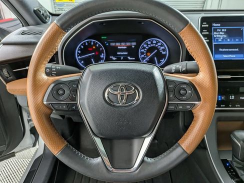 Used 2019 Toyota Avalon Limited FWD image 13