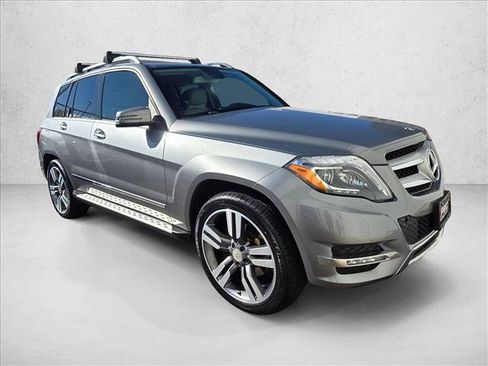 Used 2015 Mercedes-Benz GLK 350 4MATIC image 2