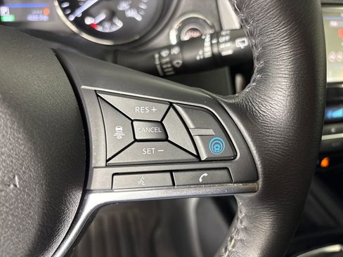 Used 2019 Nissan Rogue SV w/ Premium Package image 18