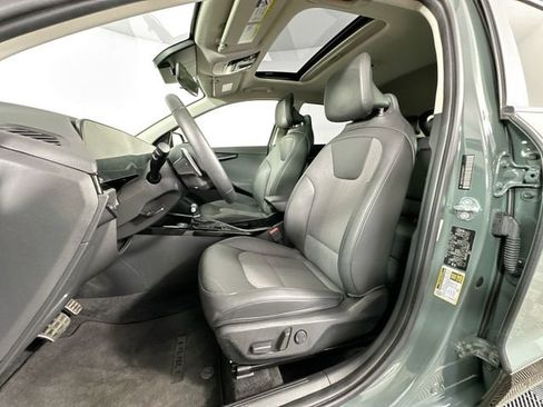 Used 2023 Kia Niro EX Touring FWD image 4