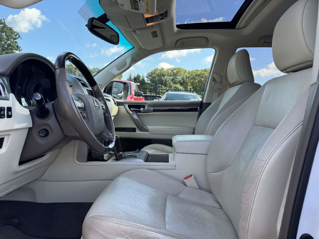 Used 2019 Lexus GX 460 Premium w/ Premium Package AWD/4WD image 13