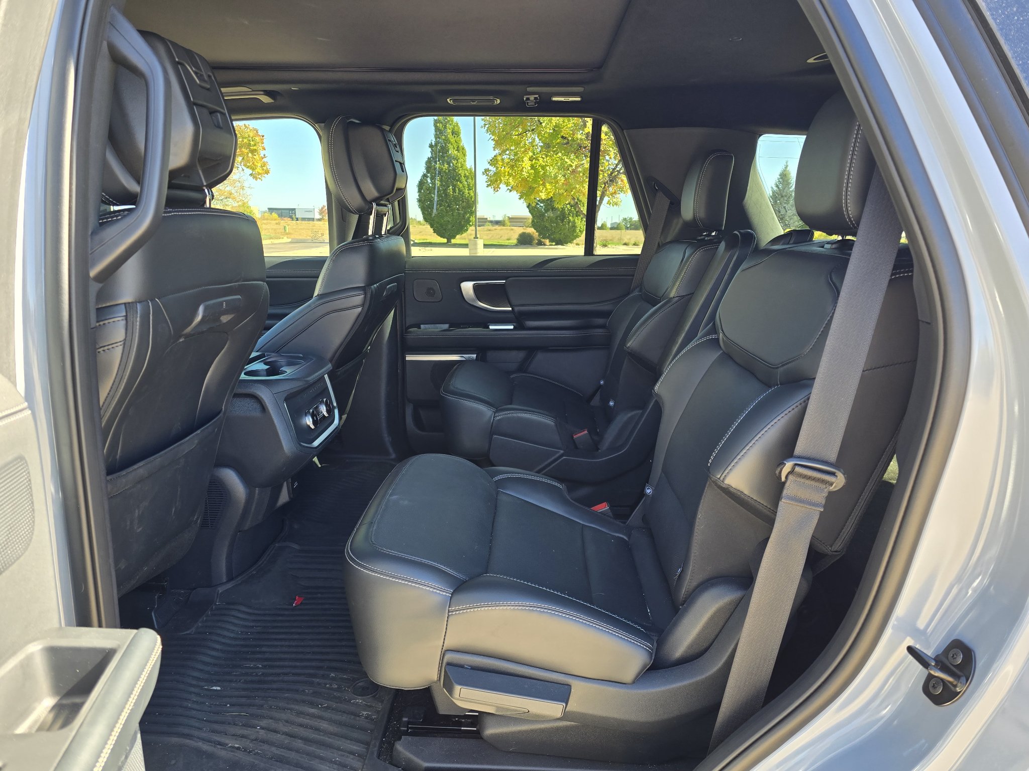 Used 2026 Ford Expedition Platinum w/ Stealth Performance Package AWD/4WD image 13