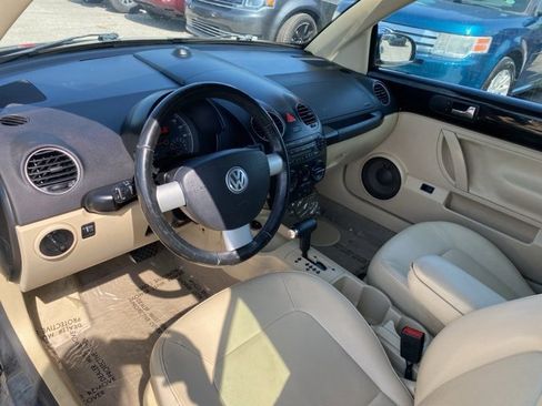 Used 2009 Volkswagen Beetle S image 7