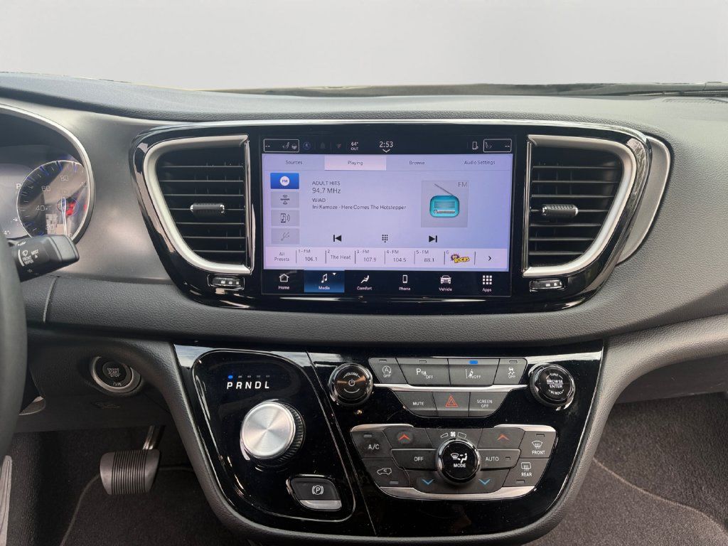 Used 2025 Chrysler Pacifica Select FWD image 14
