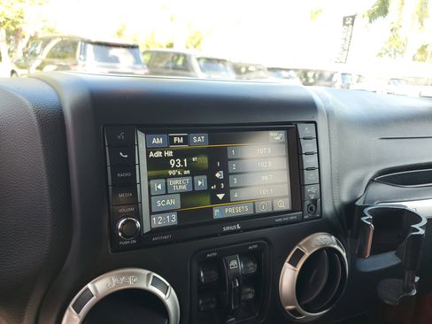 Used 2017 Jeep Wrangler Unlimited Sahara w/ Connectivity Group image 25