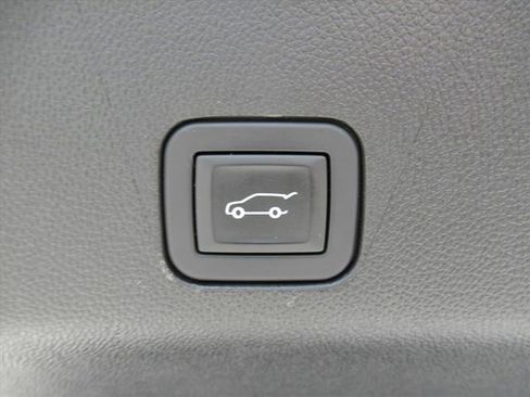 Used 2024 Chevrolet Suburban High Country w/ Advanced Technology Package image 37