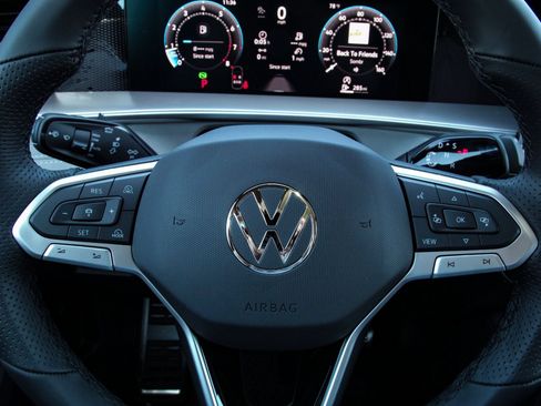 New 2026 Volkswagen Tiguan SE R-Line FWD image 17