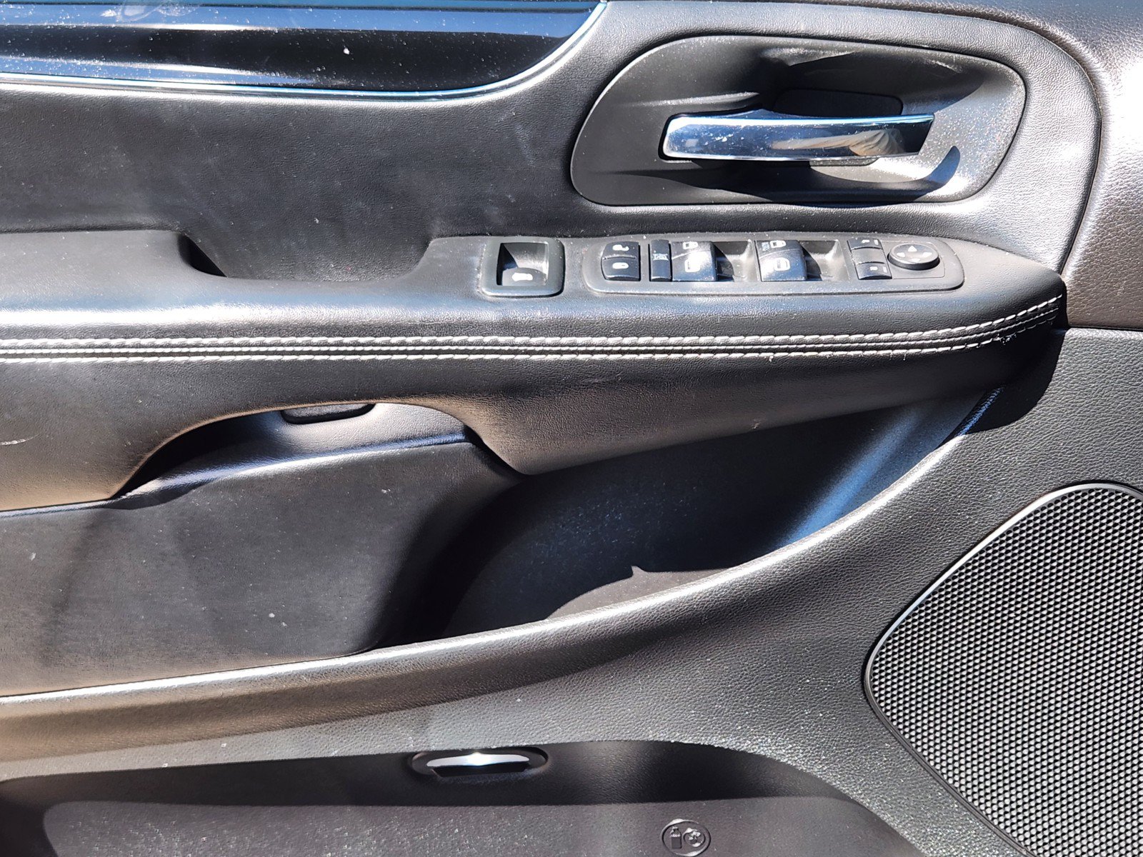 Used 2018 Dodge Grand Caravan SE FWD image 18