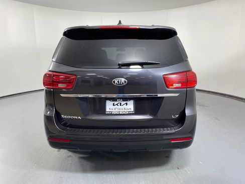 Used 2019 Kia Sedona LX image 5