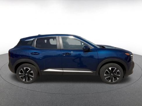 Used 2025 Nissan Kicks SV AWD/4WD image 16