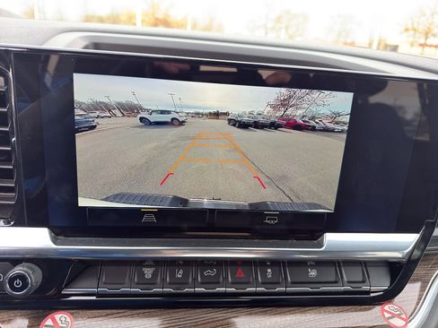 Used 2025 Chevrolet Silverado 2500 LT w/ Convenience Package image 21