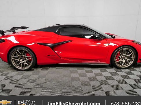 Used 2024 Chevrolet Corvette Z06 w/ Z07 Performance Package RWD image 2