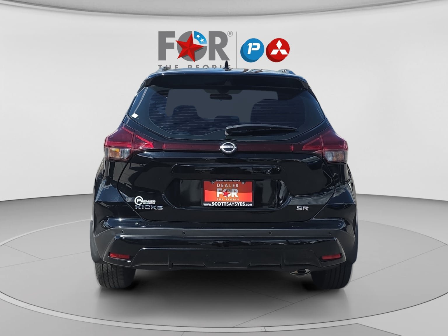 Used 2023 Nissan Kicks SR w/ SR Premium Package FWD image 4