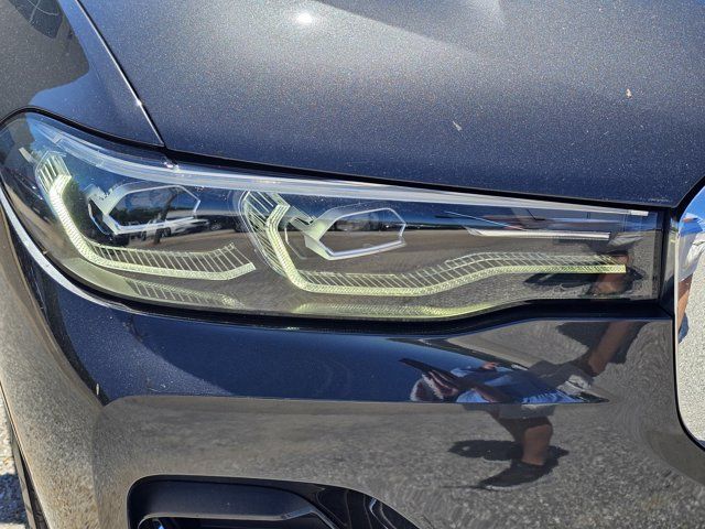 Used 2022 BMW X7 xDrive40i w/ Luxury Seating Package AWD/4WD image 12