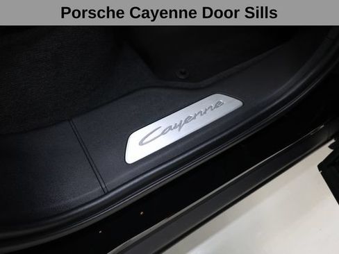 Used 2026 Porsche Cayenne AWD/4WD image 29