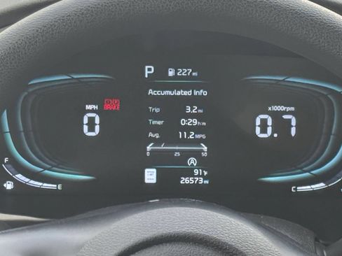Used 2025 Kia Soul LX w/ LX Technology Package FWD image 38