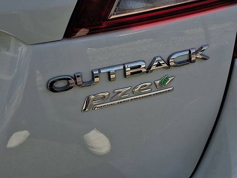Used 2015 Subaru Outback 2.5i Limited AWD/4WD image 9