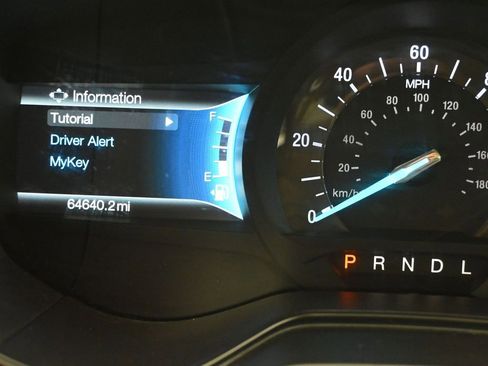 Used 2019 Ford Fusion SE FWD image 16