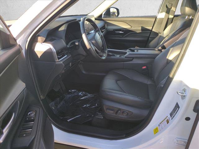 Used 2025 Toyota Grand Highlander FWD image 16