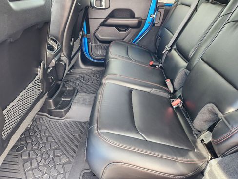 Used 2025 Jeep Wrangler Unlimited Rubicon image 36