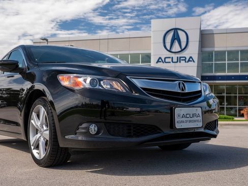 Used 2014 Acura ILX w/ Premium Package FWD image 2