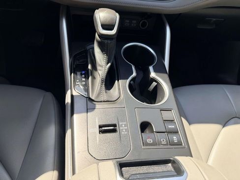 Used 2023 Toyota Highlander XLE FWD image 12