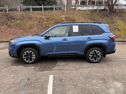 Used 2025 Subaru Forester Premium w/ Convenience Package #2 image 24