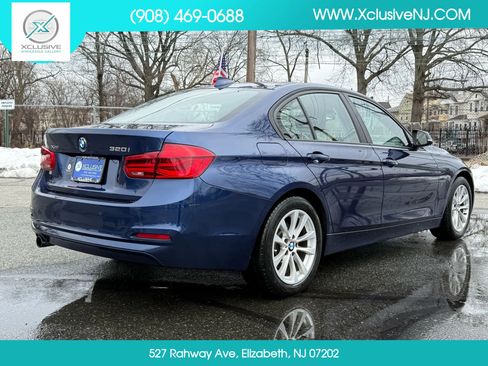 Used 2018 BMW 320i xDrive Sedan w/ Premium Package image 4
