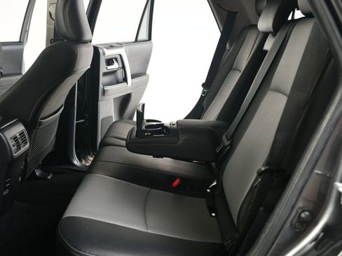 Used 2016 Toyota 4Runner SR5 Premium image 35