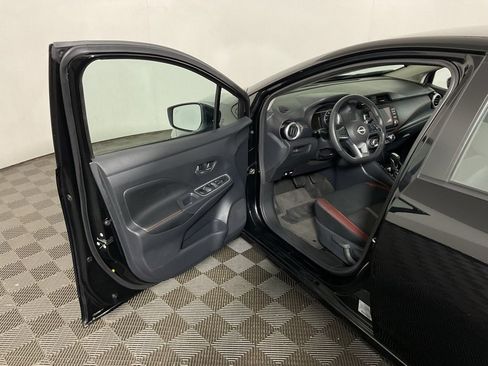 Used 2025 Nissan Versa SR image 16