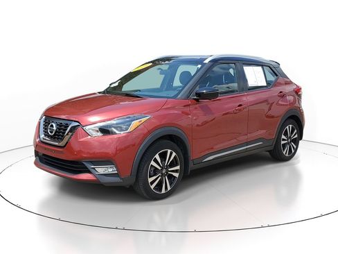 Used 2019 Nissan Kicks SR w/ SR Premium Package FWD image 2