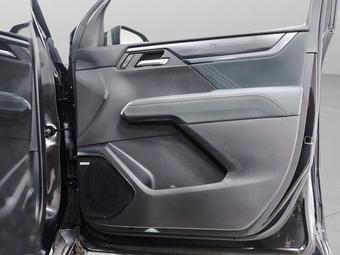 Used 2025 GMC Acadia AT4 w/ Luxury Package image 36