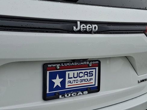 Used 2023 Jeep Grand Cherokee Laredo w/ Luxury Tech Group I image 32