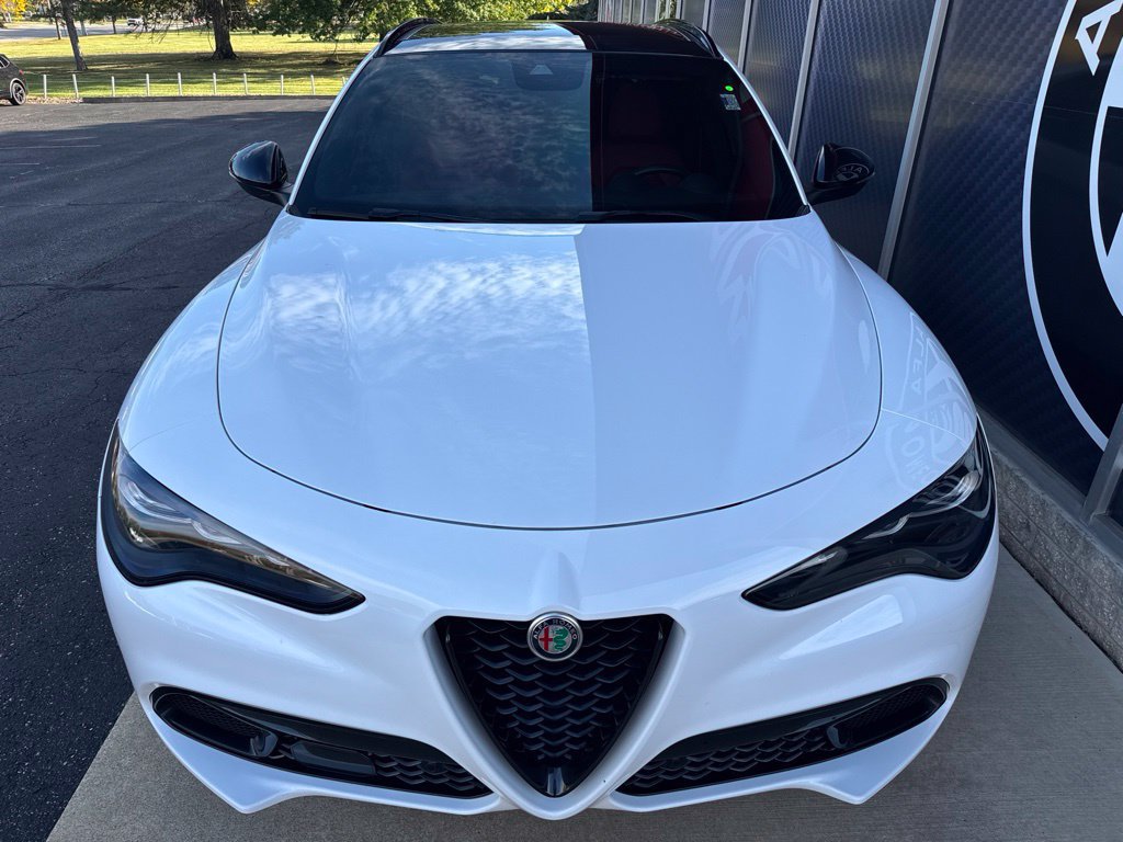 Used 2024 Alfa Romeo Stelvio Veloce AWD/4WD image 9