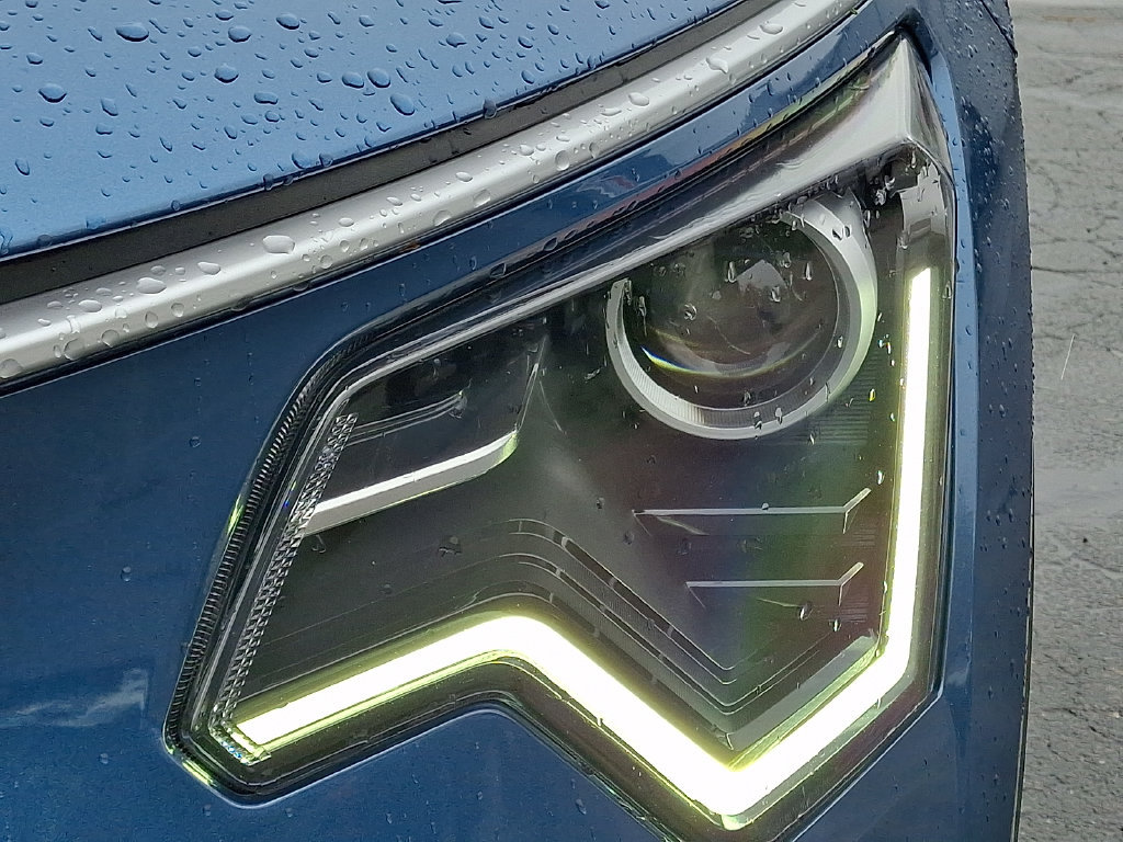 Certified 2025 Kia Niro EX w/ EX Cold Weather Package FWD image 9