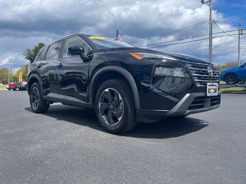 Used 2025 Nissan Rogue SV AWD/4WD image 1