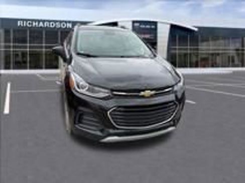 Used 2019 Chevrolet Trax LT w/ LT Convenience Package FWD image 12
