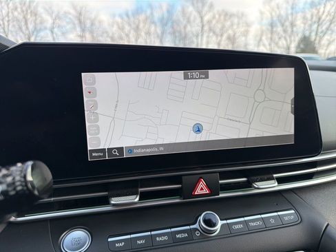 Used 2023 Hyundai Elantra Limited image 29