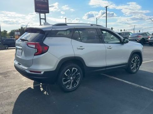 Used 2022 GMC Terrain SLT w/ Infotainment Package II AWD/4WD image 8
