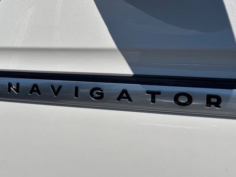 Used 2025 Lincoln Navigator L Reserve image 27